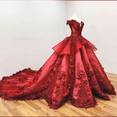 Dark Red Quinceanera Dresses, Off The Shoulder Prom Dress, Quincenera Dresses, Red Ball Gowns, Sejarah Asia, Burgundy Homecoming Dress, Girls Ball Gown, Red Wedding Dress, Red Quinceanera Dresses