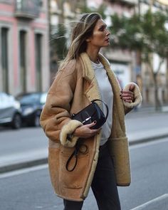 Montana Style, What Others Think, Mum Fashion, Winter Fashion Outfits Casual, Cold Outfits, Pinterest Fashion, Street Style Inspiration, Shearling Jacket, Winter Fashion Outfits