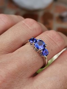 A beautiful 18k White Gold Alexandrite Ring, Vintage Italian Modernist Ring, hallmarked 18ct and 'AD', US Size 7.  Material: 18k gold (750 gold), Alexandrite  Total weight: approx. 3.9 g US Size: 7 (EU 55) Box on photos is NOT included. PLEASE LOOK AT THE PICTURES, THEY ARE PART OF THE DESCRIPTION AND ARE THE ACTUAL ITEM YOU WILL RECEIVE. Modernist Ring, Alexandrite Ring, Purple Band, Aquamarine Rings, Pearl Brooch, German Silver, Ring Vintage, Gold Pearl, Vintage Italian