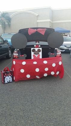 a car with minnie mouse ears on it