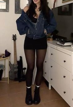 Look Grunge, Vest Outfit, Sweater Outfit, Womens Sweater, American Beauty, 가을 패션