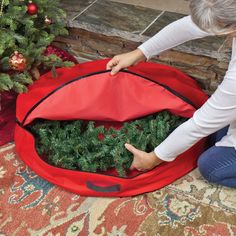 Red Christmas wreath storage bag. Holds up to a 36 inch diameter wreath. Dual sided zipper closure