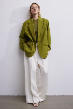 Olive Green Blazer Outfit, Blazer Oversize Outfits, Womens Green Blazer, Green Blazer Outfit, Olive Blazer, Olive Green Blazer, Fashion Accessories Photography, Chic Blazer, Upgrade Your Wardrobe