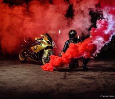 Shooting Ideas, Image Moto, Motorcycle Photography, Bike Photoshoot, Online Photography, Digital Slr Camera, Paintball, Magazine Photography, Great Pictures