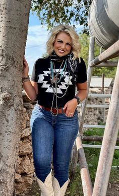 Outfits For A Country Concert, Cowgirl Outfits Plus Size, Western Style Plus Size, Curvy Western Outfits, Curvy Cowgirl Outfits, Cowgirl Outfits Black Women, Plus Size Western Fashion, Buckle Bunnies, Plus Size Cowgirl