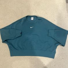 Never Worn. Size M. Perfect Condition. Nike Crew Neck Top For Loungewear, Nike Green Athleisure Sweatshirt, Sporty Light Blue Sweatshirt For Fall, Oversized Blue T-shirt, Light Blue Lounge Top With Ribbed Cuffs, Spring Blue Tops With Ribbed Cuffs, Nike Sportswear Crew Top, Oversized Green Sports Top, Blue Sportswear Tops For Fall