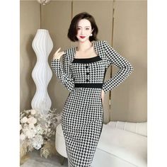 CN: FujianFit Type: SlimElasticity: Slight StretchOrigin: Mainland ChinaGender: WOMENMaterial: PolyesterStyle: CasualSilhouette: A-LINEPattern Type: PlaidSleeve Length(cm): FullDecoration: ButtonDresses Length: Mid-CalfSleeve Style: RegularWaistline: Natural FactorsNeckline: Square CollarSeason: Autumn/WinterPlace Of Origin: China (Mainland)Age: MIDDLE AGEType: RegularFabric Type: PolyesterProfile Type: AClosure Type: PulloverMaterial Composition: Synthetic fiber Patchwork Dress, Synthetic Fiber, Black Dress, Vintage Fashion, Collar, Square, Black