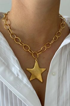 Antiqued gold star pendant necklace, 16in. Item #STARNECKLACE Size/Fit One Size. Funky Gold Necklace, Waterproof Gold Jewelry, Cool Jewelry Unique, Cute Gold Necklace, Daily Necklace, Chunky Gold Necklace, Big Pendant Necklace, Unique Jewelry Vintage, Gold Star Pendant