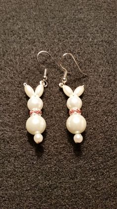 Easter Rabbits, Rabbit Earrings, Easter Jewelry, Earrings Making, Homemade Jewelry, Holiday Jewelry, Earring Patterns, Diy Schmuck, Beaded Jewelry Diy