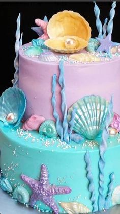 there is a cake decorated with seashells and starfish