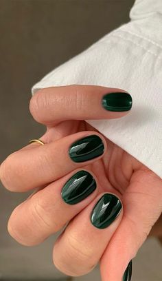 Short Biab Nails Green, Cute Nail Designs For Short Nails Fall, Casual Nails Short, Short Round Nails Green, Short Gel Winter Nails, Fall Short Square Nails Ideas Autumn, Fall Nails Short Nails, Gel Nails Ideas Green, Nail Autumn Design