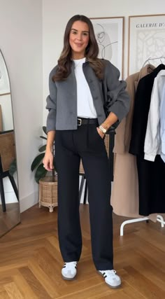 Samba Business Casual, Sambas Office Outfit, Sneakers Outfit Work Summer, Business Clothes With Sneakers, Black Wide Leg Pants Casual Outfit, Sporty Corporate Outfit, Black Pants With Sneakers Outfit, Business Casual Sweatshirt, Sporty Chic Office Outfits