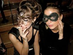 Masquered Ball Aesthetic, 18th Birthday Masquerade Party, Gossip Girl Masquerade Ball, Mascara Ball, Masquarede Ball Aesthetic, Masquerade Party Aesthetic, Halloween Masquerade Costume