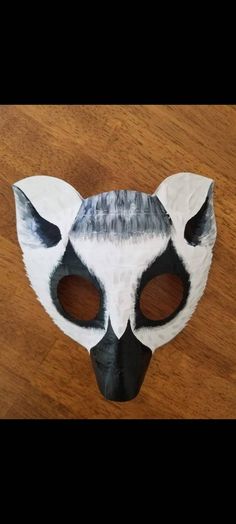 Lightweight paper maché lemur mask, this mask has been sold but I can make ine very similar. Thanks for looking! Lemur Costume Diy, Lemur Costume, Madagascar Animals, King Julien, Fox Costume, Therian Mask, Fox Mask, Mask Ideas, Masks Crafts