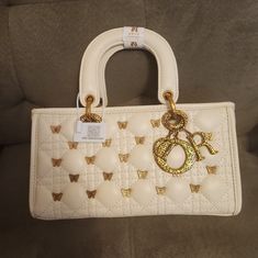 New European And American Handbag, Crossbody, Tote With Butterfies. Comes With A Strap, Certificate Of Authenticity And Dust Bag. White Bags With Detachable Handle, White Bags With Gold-tone Hardware For Fashion, White Double Handle Bag, Certificate Of Authenticity, Crossbody Tote, Cross Body Handbags, Dust Bag, Color White, Bag Lady