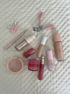 Drugstore Makeup Aesthetic, Makeup Set Aesthetic, Pink Makeup Products Aesthetic, Glow Makeup Natural, Girly Makeup Aesthetic, Soft Glow Makeup, Makeup Inspo Simple, Natural Makeup Pink, Pink Makeup Products