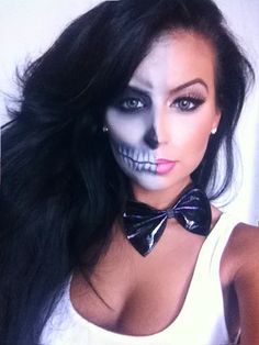 halloween maquillage - Recherche Google Halloween Maquillage, Maquillage Halloween Simple, Halloween Makeup Tutorial Easy, Halloween Makeup Sugar Skull, Half Skull, Mascaras Halloween, Creepy Halloween Makeup, Halloween Makeup Tutorial