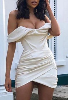 White Off Shoulder Bodycon Mini Dress (Elegant) Birthday Club Outfit, Looks Party, Mini Dress Fashion, Mini Robes, Satin Mini Dress, Looks Chic, Fashion Icon, Satin Dress, Celebrity Dresses