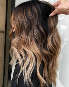 Brown Caramel Blonde Balayage, Bronde Balayage With Money Piece Medium Hair, Hair Melt Brown To Blonde, Flame Balayage, Ombre Balayage Hair Brunette, Long Hair Balayage Brunette, Brown To Caramel Balayage, Ombré Hair Brown, Warm Toned Balayage