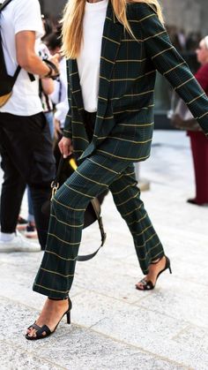 Plaid Shoes, Milano Fashion, Pullover Outfit, Straight Cut Jeans, 2017 Fashion Trends, Street Style Trends, Milan Fashion Weeks, Design Nail