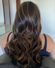 Rambut Brunette, Black Hair Balayage, Highlights Curly Hair, Brown Hair Looks, Brown Hair Inspo, Brunette Hair With Highlights, Hair Streaks, Hair Dye Ideas