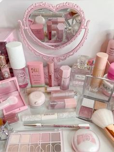 Mode Rose, Everything Pink, Makeup Essentials, Makeup For Brown Eyes, Cute Makeup, Aesthetic Makeup