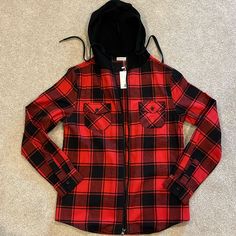 Mens Black And White Zip Up Flannel Black Hood With Drawstrings Brand New With Tags Size Medium. Black Flannel Shirt For Fall Streetwear, Casual Red Flannel Shirt For Streetwear, Black Flannel Shirt For Streetwear In Winter, Black Hood, Grunt Style, Men Sweatshirt, Black Zip Ups, Nike Hoodie, Grey Hoodie