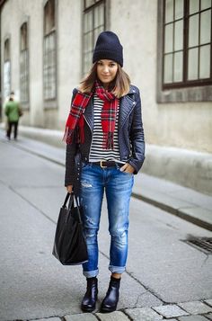 How to wear chelsea boots (via Bloglovin.com ) Jeans Outfit Winter, Tartan Scarf, Mode Boho, Outfit Jeans, Jeans Boyfriend, Boots Outfit