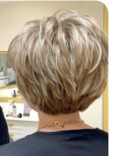 Blonde Highlights Short Hair, Short Stacked Hair, Short Hair Highlights, Short Spiky Hairstyles, Long To Short Hair, Choppy Bob Hairstyles, Bob Haircut For Fine Hair, Short Grey Hair, Short Hairstyles For Thick Hair