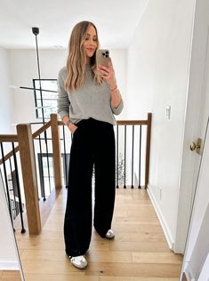 Daily Look - Fashion Jackson Sneakers And Trousers Outfit, Black Wide Leg Pants Outfit Casual, Wide Leg Trousers Outfit Casual, Black Wide Leg Trousers Outfit, Wide Leg Black Pants Outfit, Black Trouser Outfit, Wide Leg Pants Outfit Casual, Black Wide Leg Pants Outfit, Trouser Pants Outfits