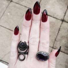 Rings And Nails, Nails Rings, Vampire Nails, Alternative Accessories, Pale White Skin, Anime Bag, Curly Hair Drawing, Nails Today, Purple Rings