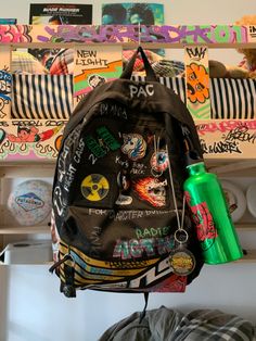 IG: @sickshitbymiles Patched Bag, Bag Customization, Customized Backpack, Backpacks Aesthetic Grunge, Backpack Ideas, Alt Schoolbag, Grunge Backpack For Streetwear, Grunge Streetwear Backpack