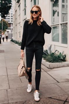 All Black Outfits For Women, Oversized Black Sweater, Pijamas Women, Denim Shorts Outfit, Wearing All Black, Fashion Jackson, Trendy Swimwear