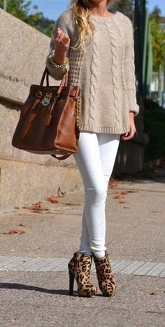 Outfits With Boots Winter, Winter Purses, Boating Outfit, Winter Jeans, Trendy Street Style, Street Style Winter, Outfit Winter, Winter Outfits Women, Stylish Fashion