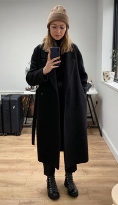 Oversized Black Outfit, Black Outfit Work, Wool Coat Outfits, Outfit Work, Winter Fashion Outfits Casual, Fashion Aesthetics, Coat Outfits, Casual Winter Outfits, Inspiration Style