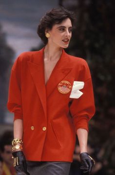 Style Année 80, Haute Couture Runway, 1980s Fashion Trends, Look 80s, 1980’s Fashion, Fashion 1980s, 80s Look, 80’s Fashion, Elegante Y Chic