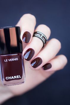 Dark Acrylic Nails, Dark Red Nail Polish, Nails September, Dark Nail Polish, Chanel Nail Polish, Dark Red Nails, Chanel Nails, Nagellack Trends, Chanel Rouge