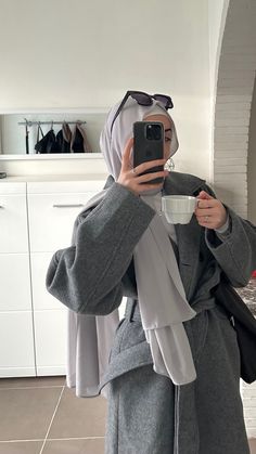 Modest Muslim Outfits, Modest Winter Outfits, Modest Girly Outfits, Hijabista Fashion, Hijabi Fits, Women Dress Collection, Modern Hijab Fashion, Stylish Hijab