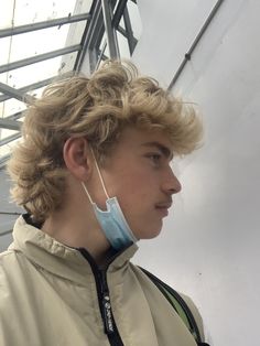 Wavy Short Mullet, Loose Perm Mullet Men, Blonde Straight Hair Mullet Men, Dark Blonde Hair Men, Blonde Curly Mullet Men, Short Blonde Mullet Men, Men’s Dyed Blonde Hair, Blonde Mullet Man, Bleach Blonde Mullet Man