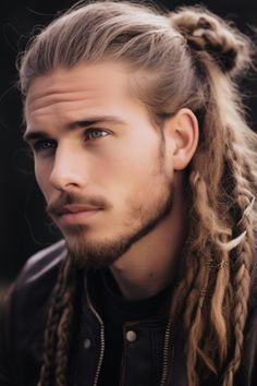 Viking-inspired braids provide a yet sophisticated hairstyle option for men sporting long locks. This unique look involves strands twisted into braids making it ideal for those with longer hair length. Click here to check out more irresistible long hairstyles for men. Warrior Hairstyles Men, Viking Hairstyles Men Long Hair, Braid For Men, Shaggy Cut, Viking Braids, Viking Hair