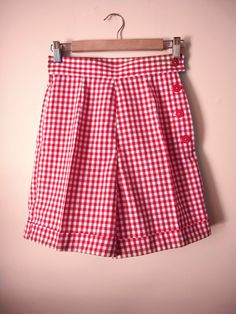 Handmade high waist  summer Gingham shorts with side buttons or zipper,made from original 1950s pattern! I can make it in your exact measurements and in a big variety of colors. Matching shirts,tops,skirts,accessories can be made upon request! Just pm me your hip and waist measurements. I accept custom orders so please check out my other listings. For more Swell Dame clothing and accessories check out more of my work on facebook  and instagram www.facebook.com/swelldame Takes about 1-4 weeks to Summer High Waist Gingham Shorts, Summer Gingham High-waisted Shorts, Summer Gingham, 1950s Patterns, High Wasted Shorts, Gingham Shorts, 1950s Style, Gingham Fabric, 50s Fashion