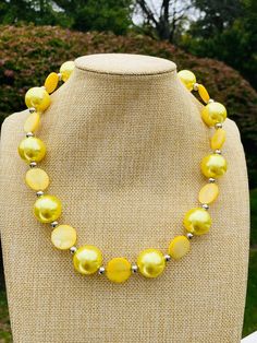 Yellow Round Bubble Gum Beaded Necklace for Women / Mother of Pearl Coin / Chunky Fashion Statement Necklace Chunky Fashion, Yellow Beaded Necklace, Irish Necklace, Nice Necklaces, Diy Bracelet Designs, Idea Board, Mother Pearl, Custom Necklace, Wedding Necklace