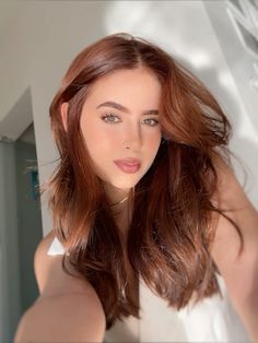 Ruivo Acobreado | @karolainykatley  Inspiração de ruivo, cabelos, cabelos ruivos Strawberry Brunette, Shades Of Brown Hair, Light Auburn Hair Color, Light Auburn Hair, Long Hair Care, Brown Hair Shades, Cabello Hair, Ginger Hair Color, Hair Color Auburn