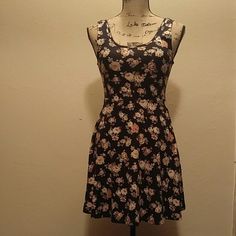 Cute Short Dress In Black With A Flower Print. 95% Cotton 5% Spandex Forever 21 Black Floral Print Dress, Forever 21 Fitted Floral Print Mini Dress, Cute Short Dresses, Cute Shorts, Dresses Short, Forever 21 Dresses, 21 Dresses, Flower Print, A Flower