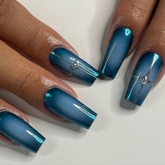 Coffin nails, with their sleek and elongated shape, provide a stylish canvas for embracing winter's beauty and trends. From cozy textures to frosty hues, winter offers a diverse range of inspirations Airbrush Nails, Nagel Tips, Edgy Nails, Smink Inspiration, Dream Nails, Fire Nails, Funky Nails, Dope Nails