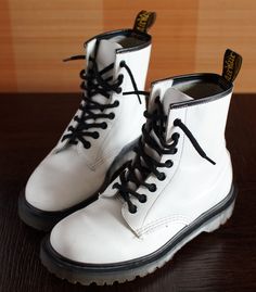 Dr Martens White tread sole real vintage 8eylet boots Made in England = unique designs, highest quality 90's classic model. High quality white leather size: 37 EU; 6.5 US WOMEN; 4 UK condition: very good vintage Vintage Round Toe Combat Boots For Streetwear, Vintage Moto Boots For Streetwear With Round Toe, Casual White Lace-up Boots For Streetwear, White Round Toe Combat Boots For Streetwear, Vintage Combat Boots With Round Toe For Streetwear, White Leather Moto Boots For Streetwear, White Moto Boots With Round Toe For Streetwear, Vintage Combat Boots For Winter Streetwear, White Round Toe Moto Boots For Streetwear