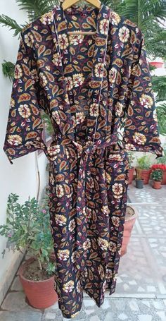 Check out this item in my Etsy shop https://www.etsy.com/listing/1156372933/bath-robepure-cotton-kalamkari-bagru 7 Months Pregnant, Bagru Print, Printed Robe, Cotton Kimono, Cotton Gifts, Nightwear, Pure Cotton, Printed Cotton, Gowns Dresses