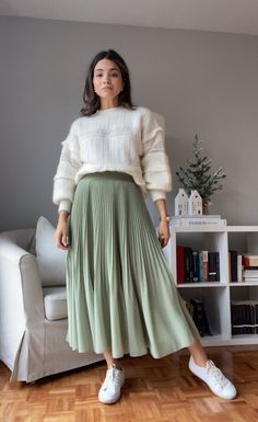 Romantic Style Outfit Winter, Romantic Winter Outfits, Romantic Fall Outfits, Samantha Guerrero, Catholic Fashion, Art Teacher Outfits, Modest Winter Outfits, Outfits Muslim, Cute Teacher Outfits