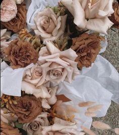 a bunch of flowers that are laying on the ground