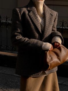 HOUNDSTOOTH WOOL BLAZER Blazer Outfits For Women, Dark Autumn, Houndstooth Jacket, Model Outfits, Houndstooth Blazer, Current Fashion Trends, Blazer Outfits, Tailored Jacket, Petite Outfits